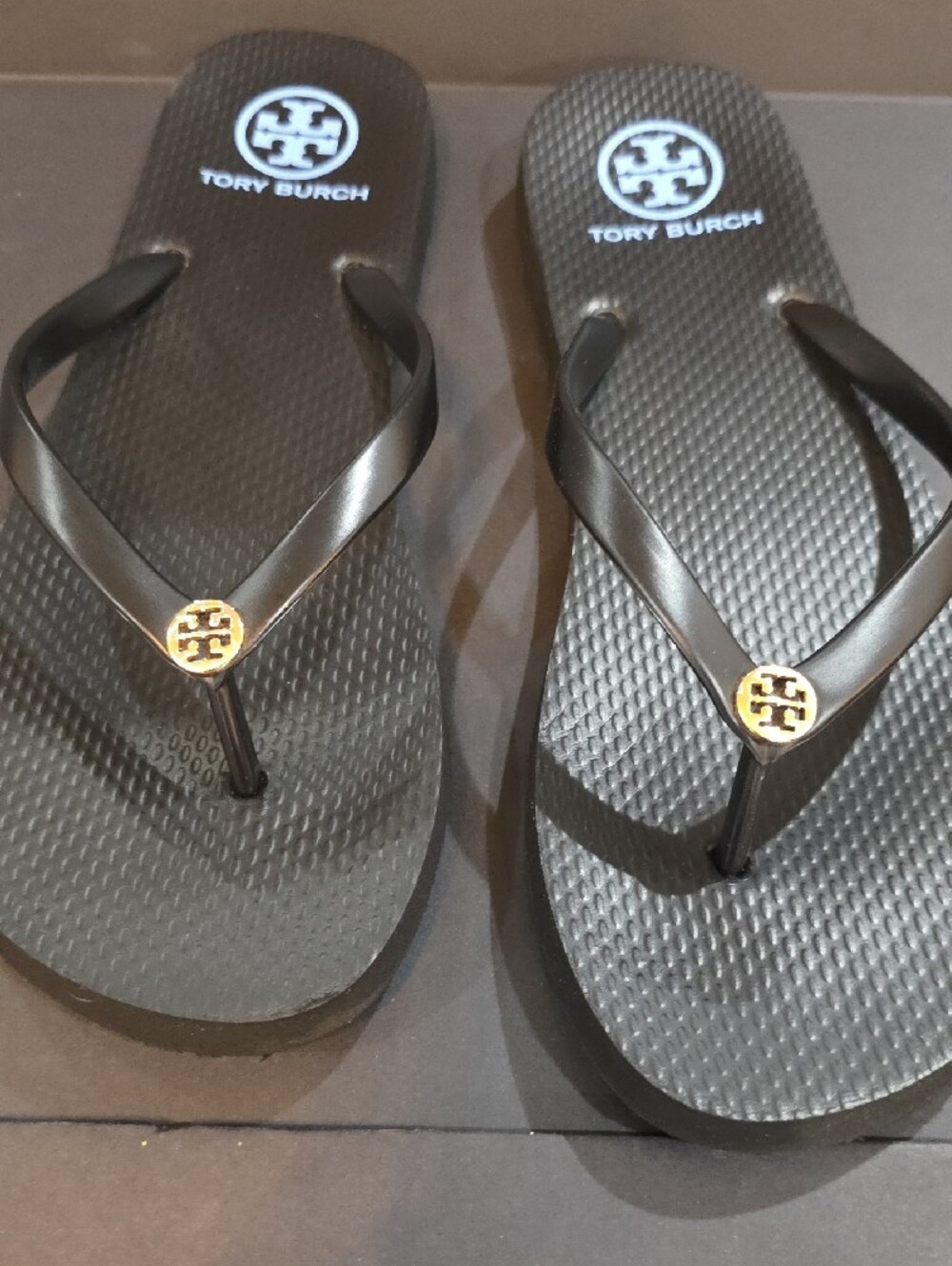 Tory Burch Black Flip Flop Sandals with Gold Logo Accent Womens Size 11 - Picture 5 of 11